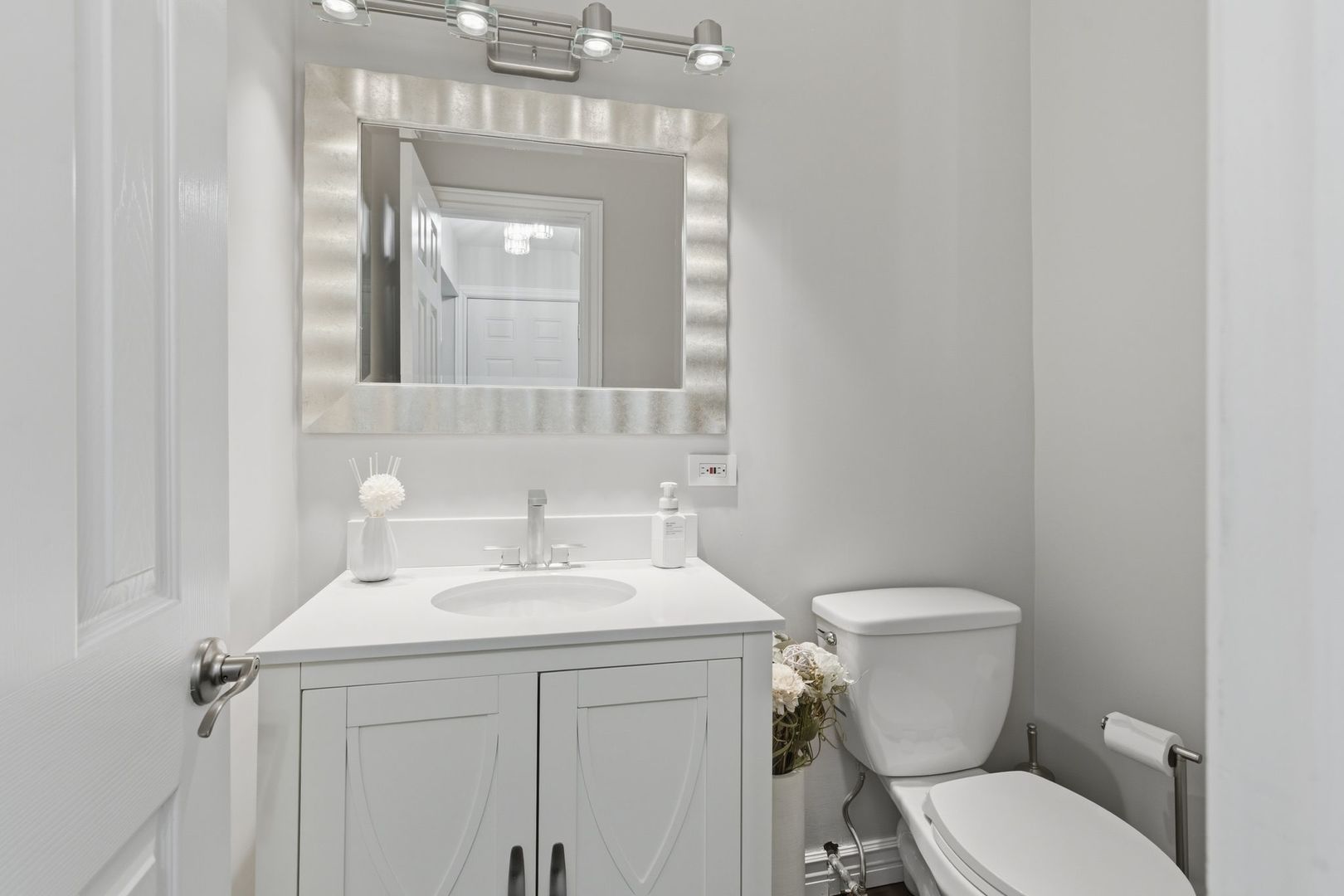 9021 Primrose Lane, Hickory Hills, IL 60457