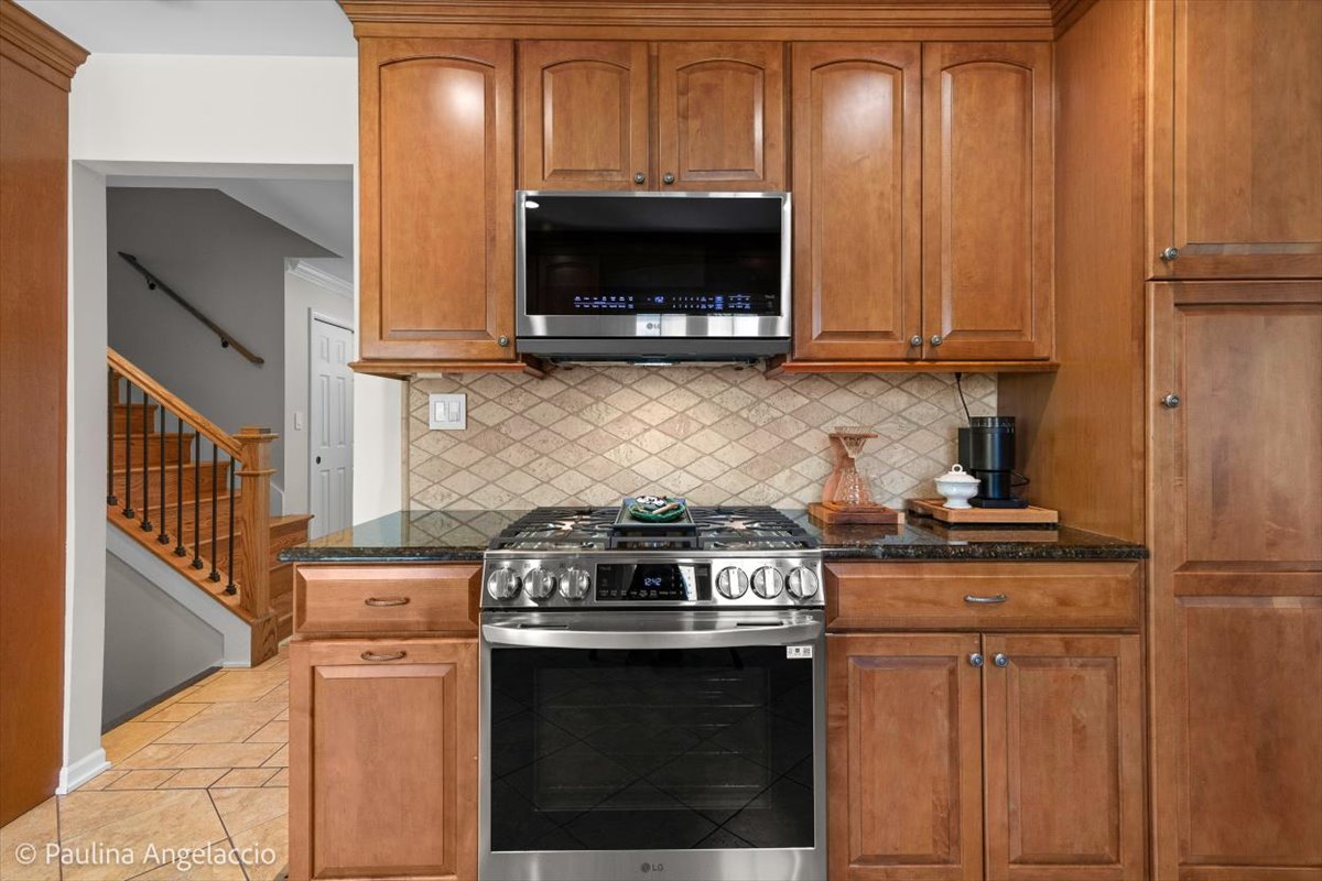 649 Greenbrier Lane, Crystal Lake, IL 60014