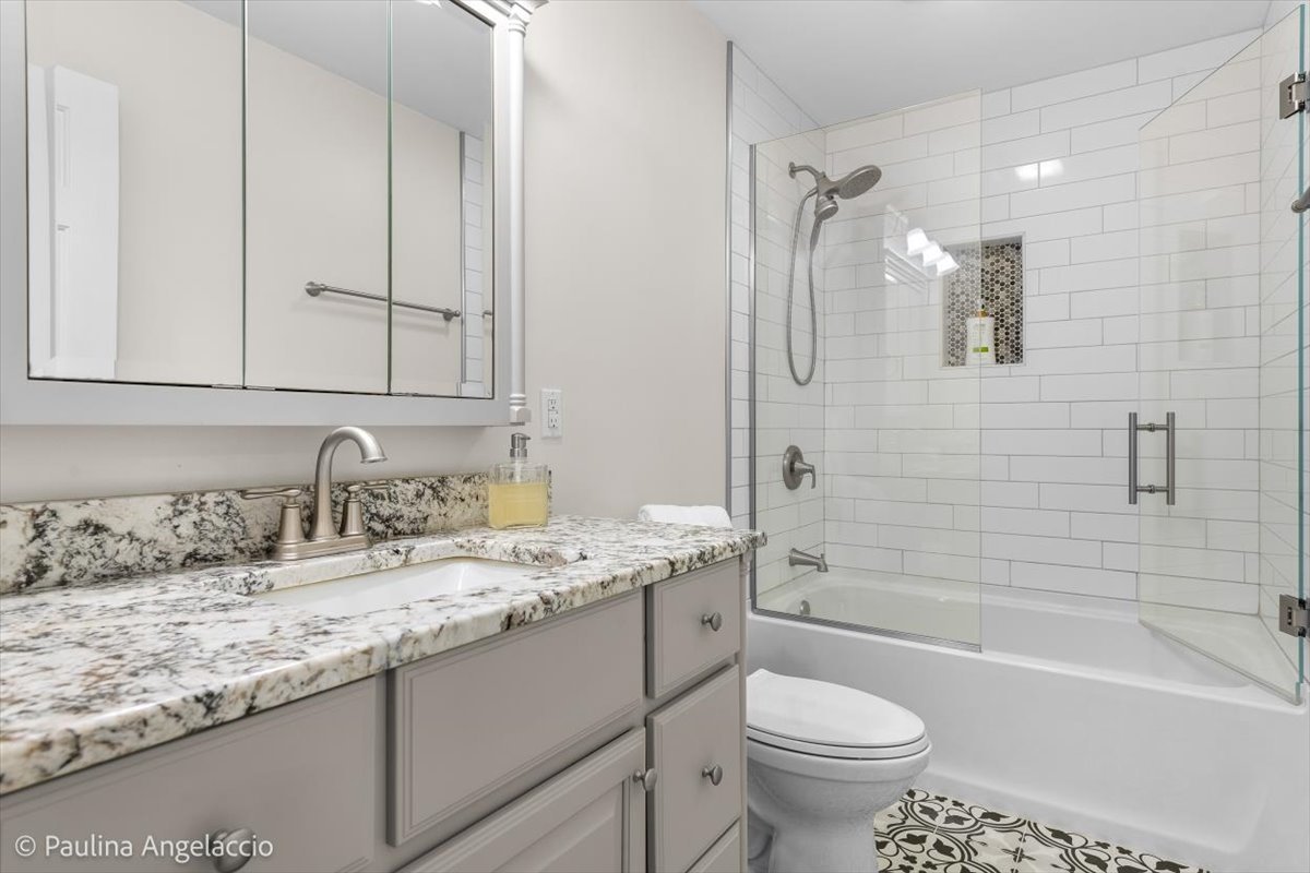 649 Greenbrier Lane, Crystal Lake, IL 60014