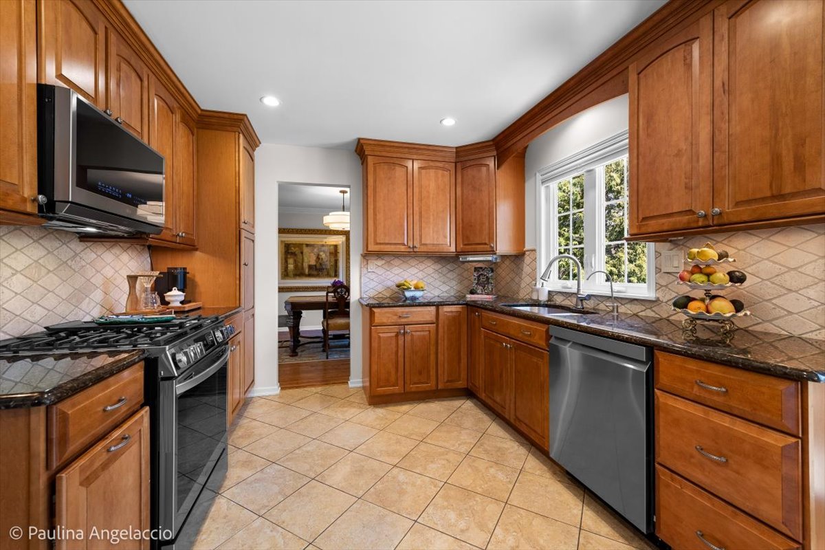 649 Greenbrier Lane, Crystal Lake, IL 60014