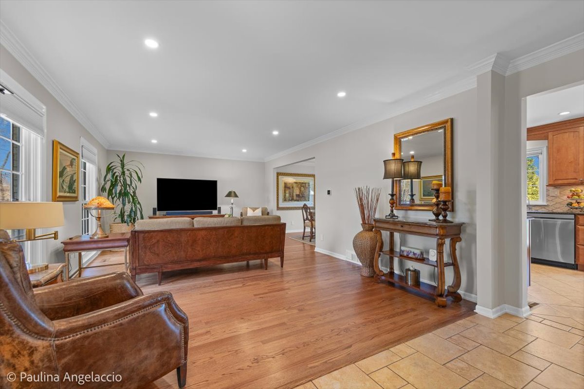 649 Greenbrier Lane, Crystal Lake, IL 60014