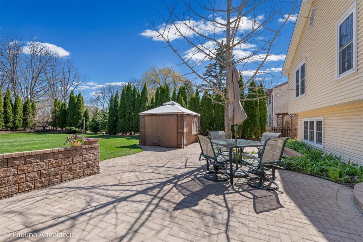 649 Greenbrier Lane, Crystal Lake, IL 60014