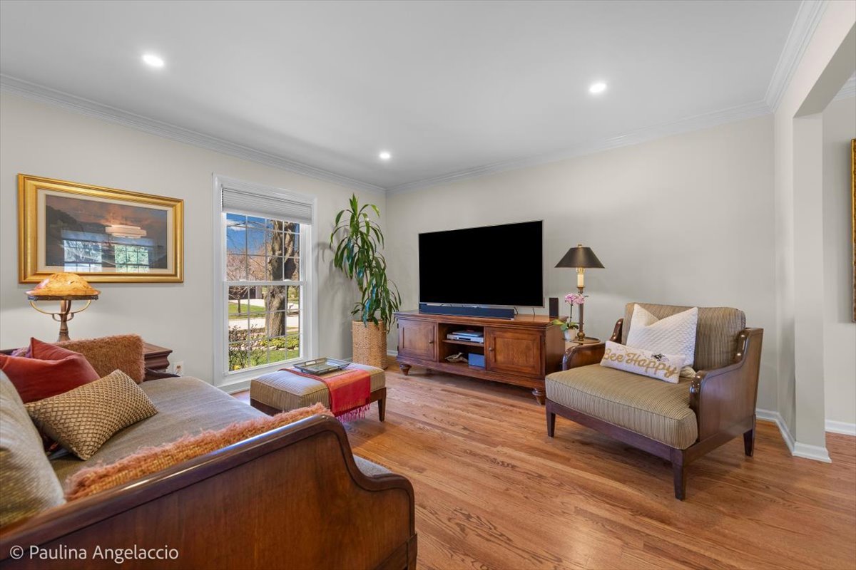 649 Greenbrier Lane, Crystal Lake, IL 60014