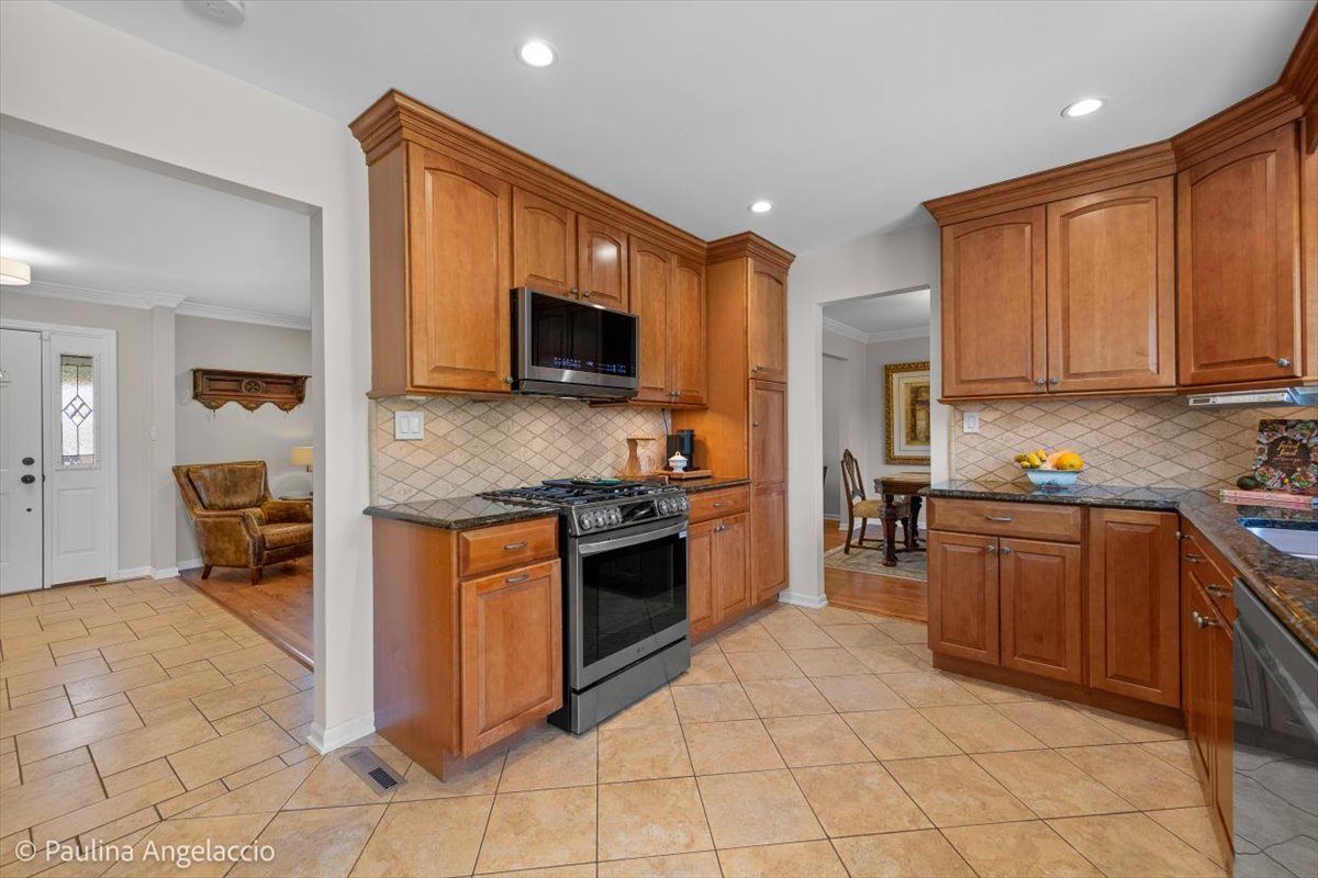 649 Greenbrier Lane, Crystal Lake, IL 60014