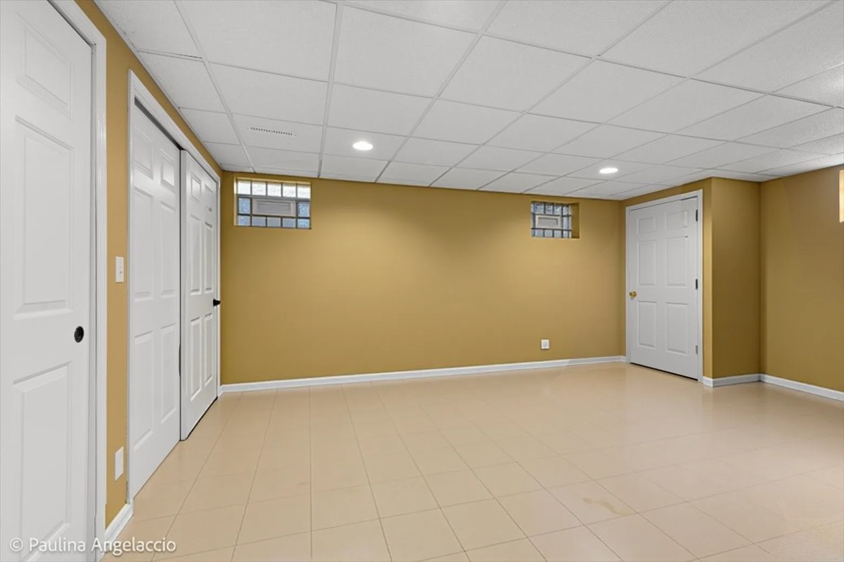 649 Greenbrier Lane, Crystal Lake, IL 60014