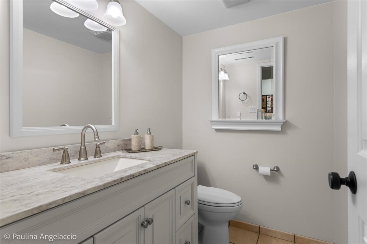 649 Greenbrier Lane, Crystal Lake, IL 60014