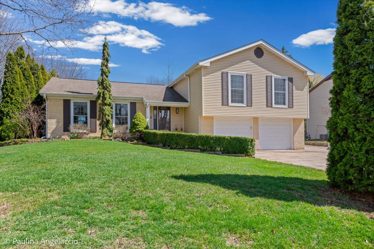 649 Greenbrier Lane, Crystal Lake, IL 60014