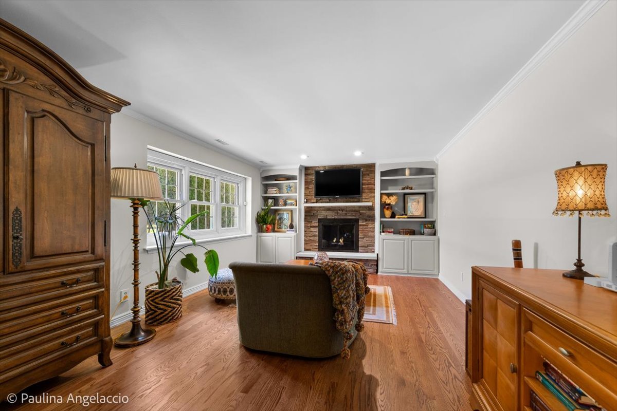 649 Greenbrier Lane, Crystal Lake, IL 60014