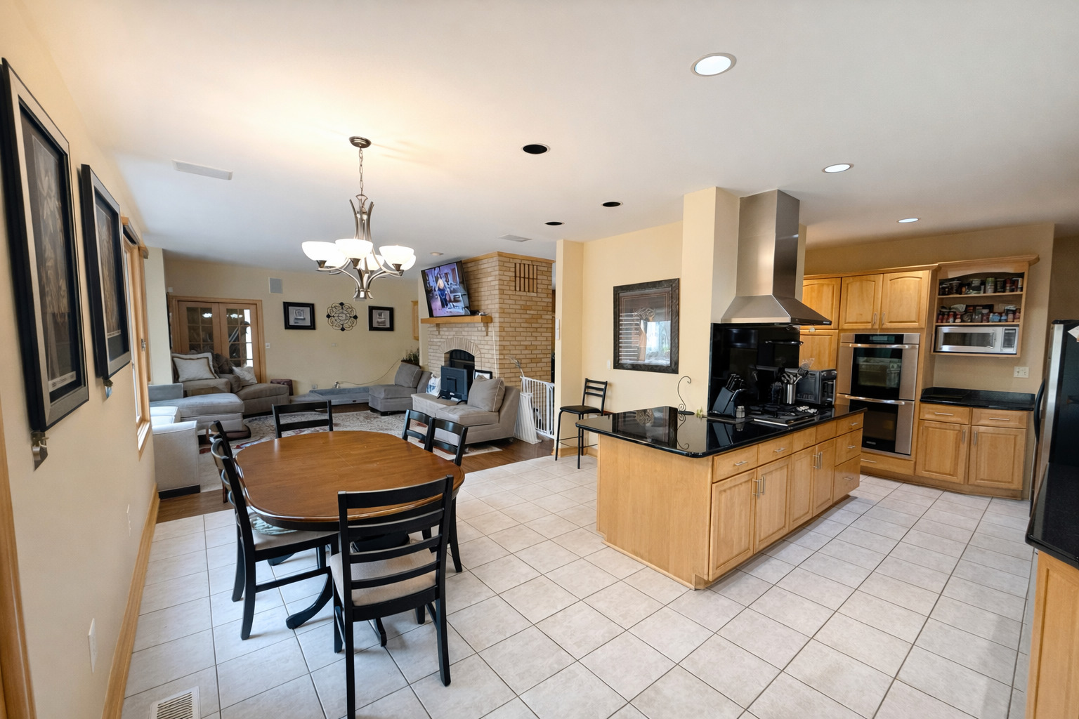 840 Huntley Woods Drive, Crete, IL 60417