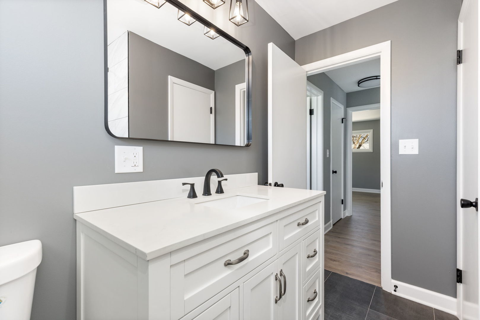 222 S Midland Avenue, Joliet, IL 60436