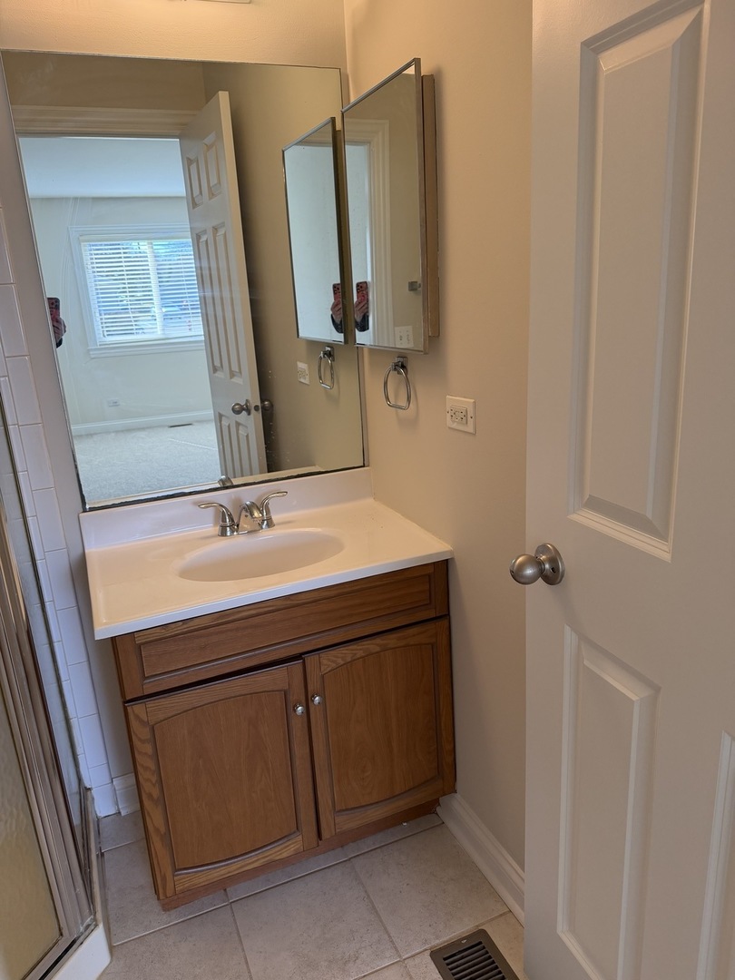 681 Thorntree Court #A1, Bartlett, IL 60103