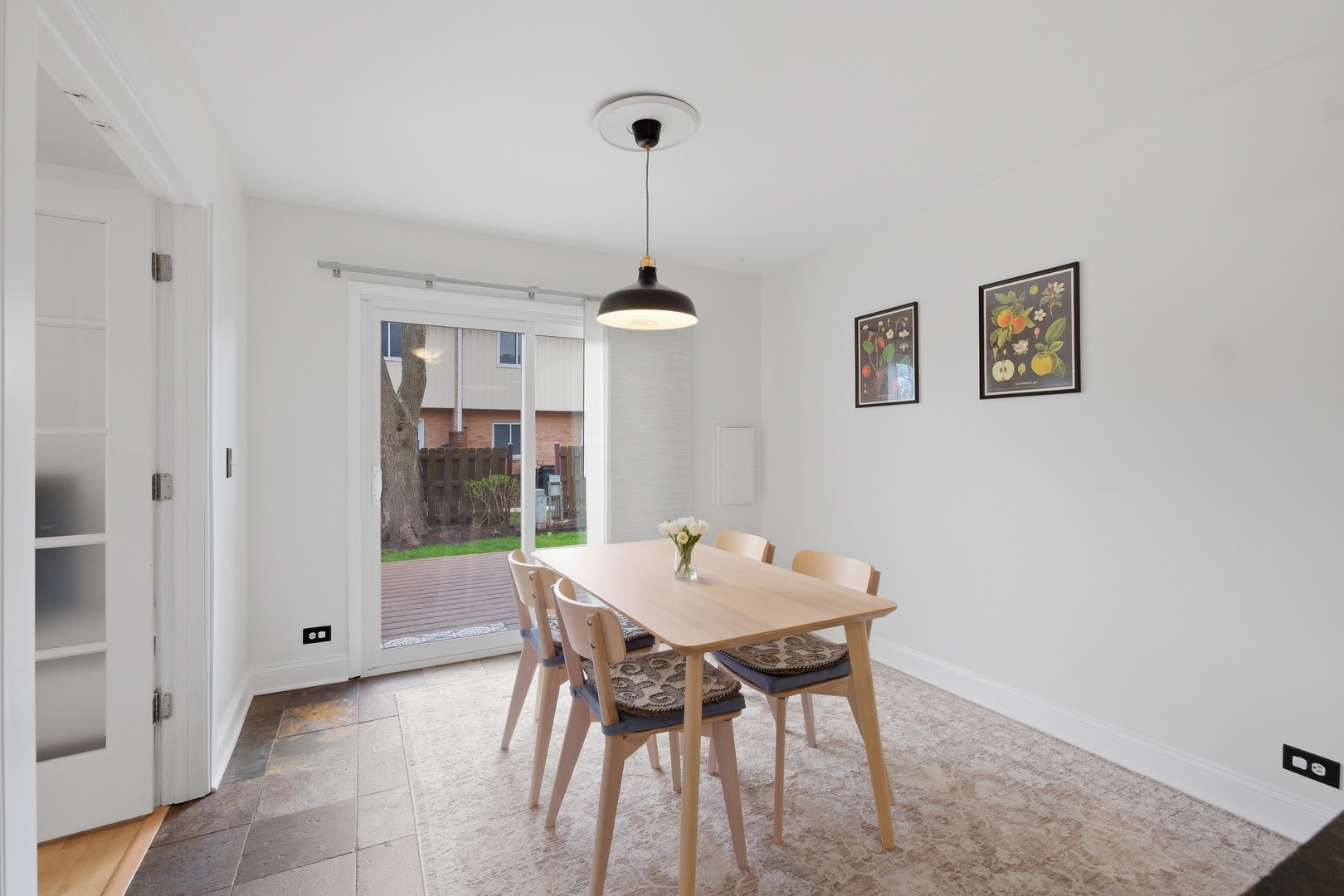 1525 N Arlington Heights Road #D, Arlington Heights, IL 60004