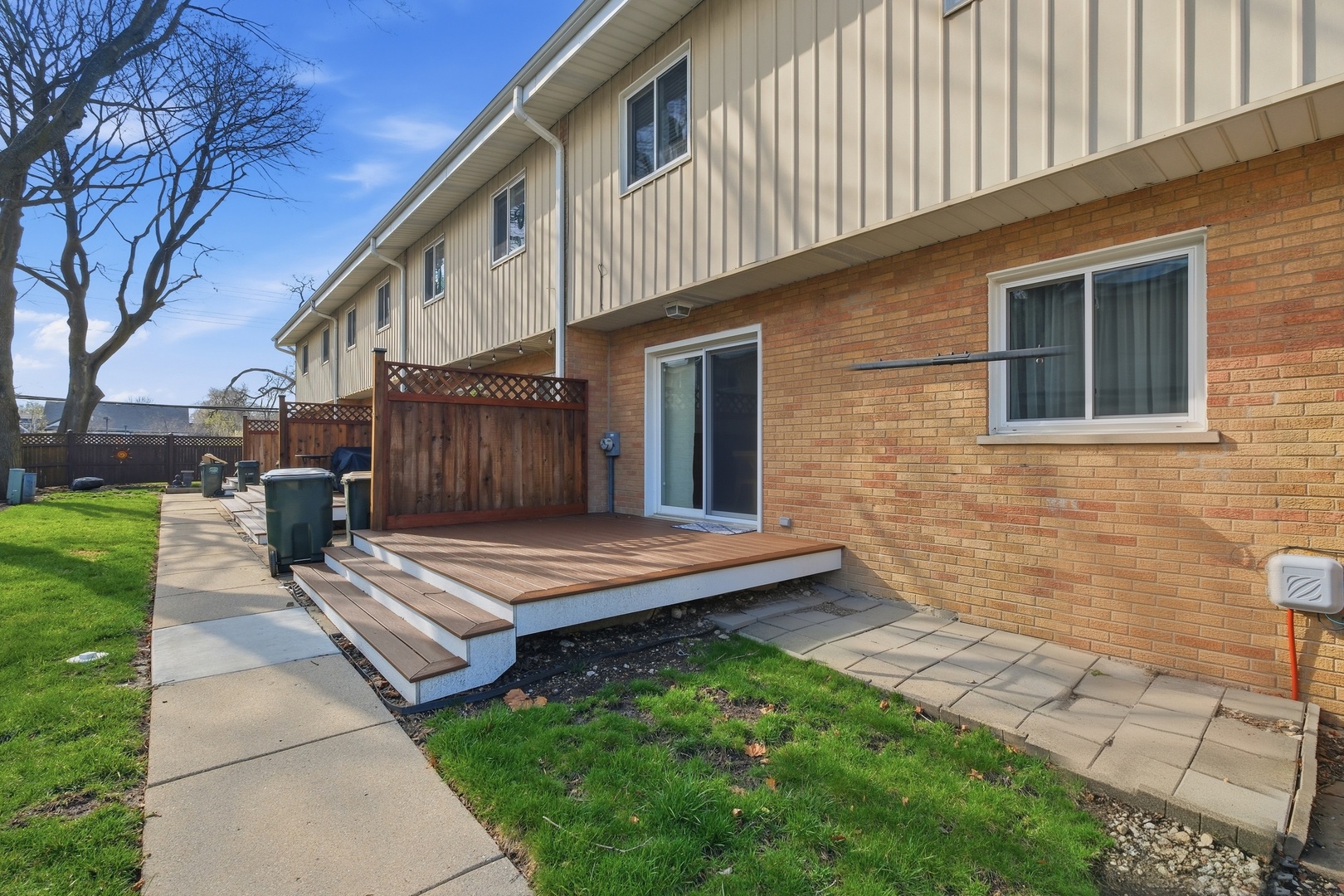 1525 N Arlington Heights Road #D, Arlington Heights, IL 60004