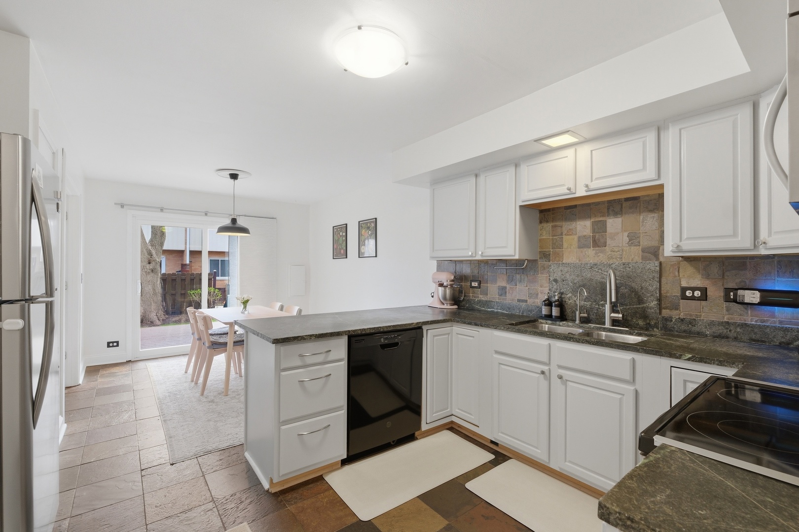 1525 N Arlington Heights Road #D, Arlington Heights, IL 60004