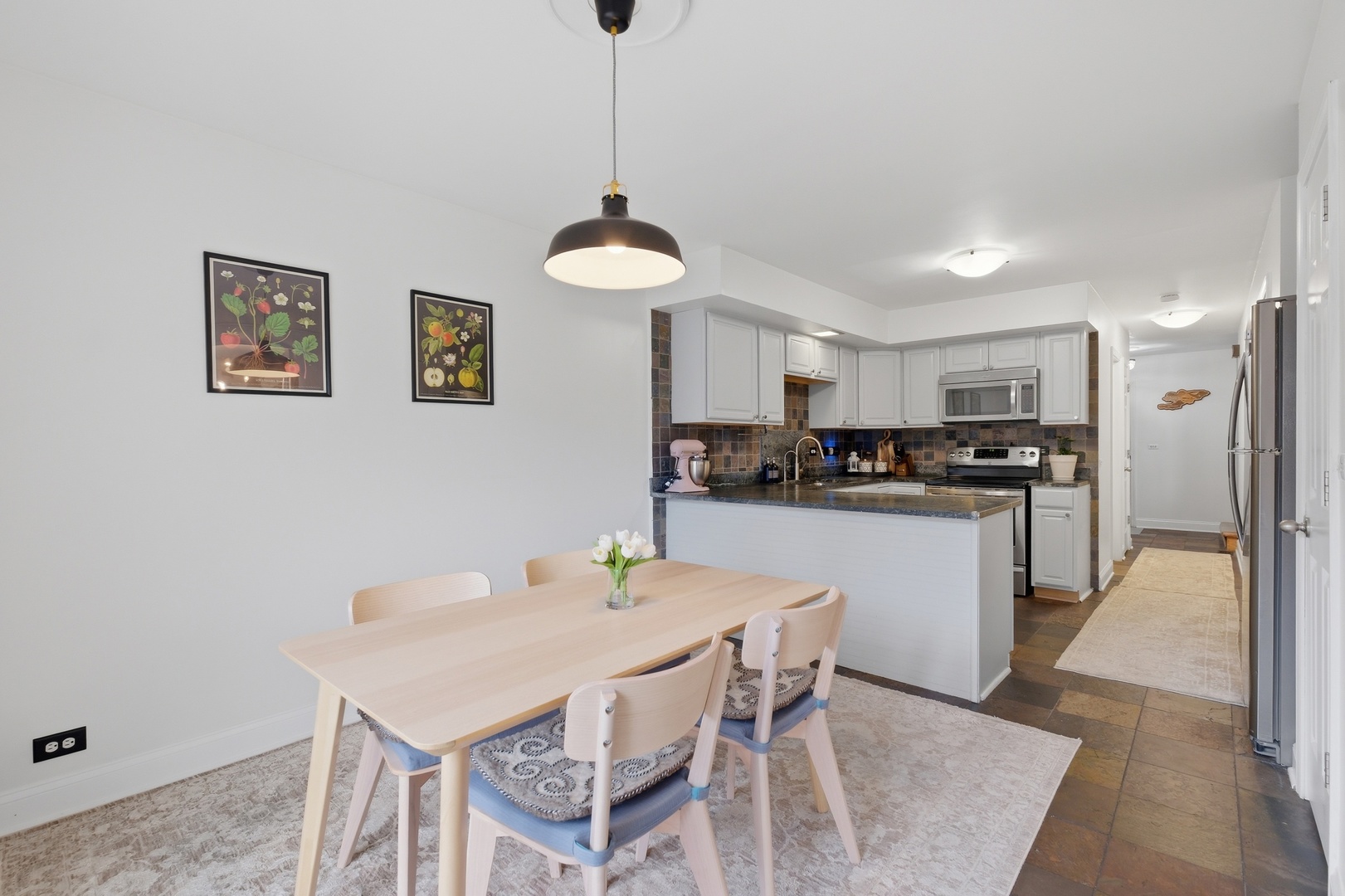 1525 N Arlington Heights Road #D, Arlington Heights, IL 60004