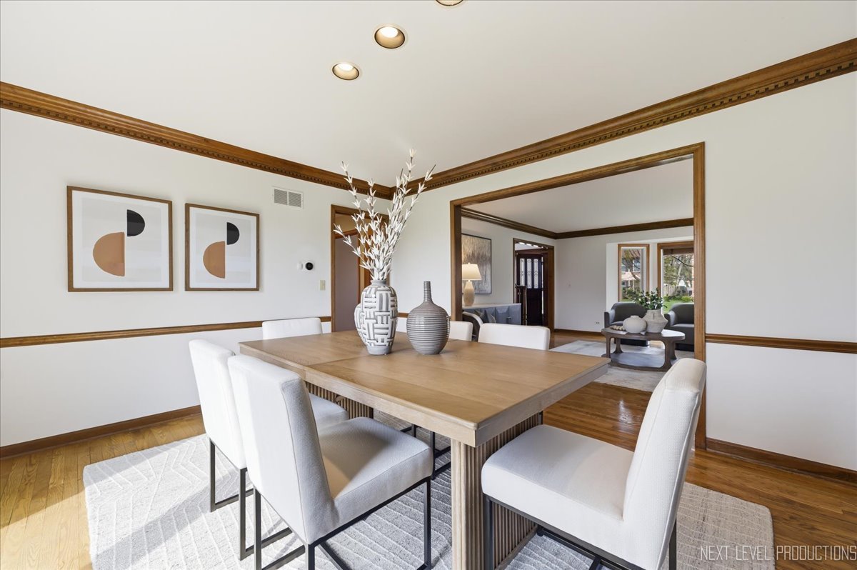 1872 Jahns Drive, Wheaton, IL 60189