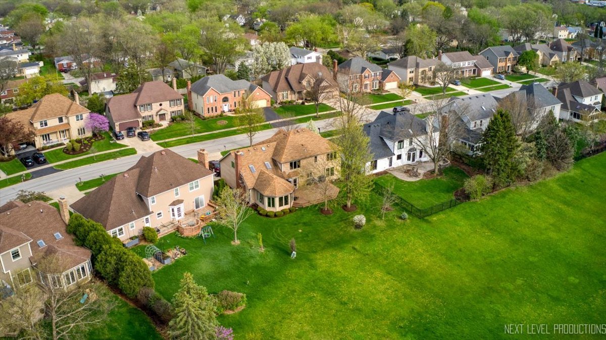 1872 Jahns Drive, Wheaton, IL 60189