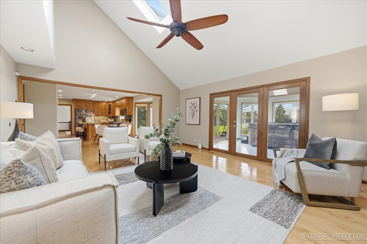 1872 Jahns Drive, Wheaton, IL 60189