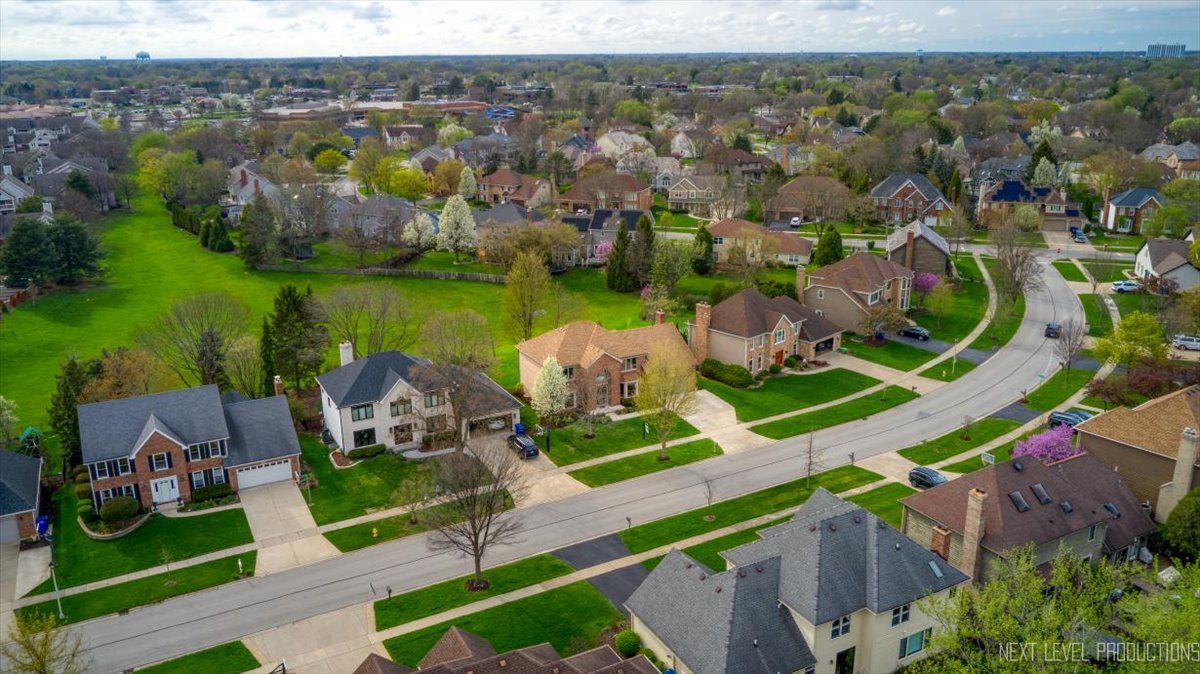 1872 Jahns Drive, Wheaton, IL 60189