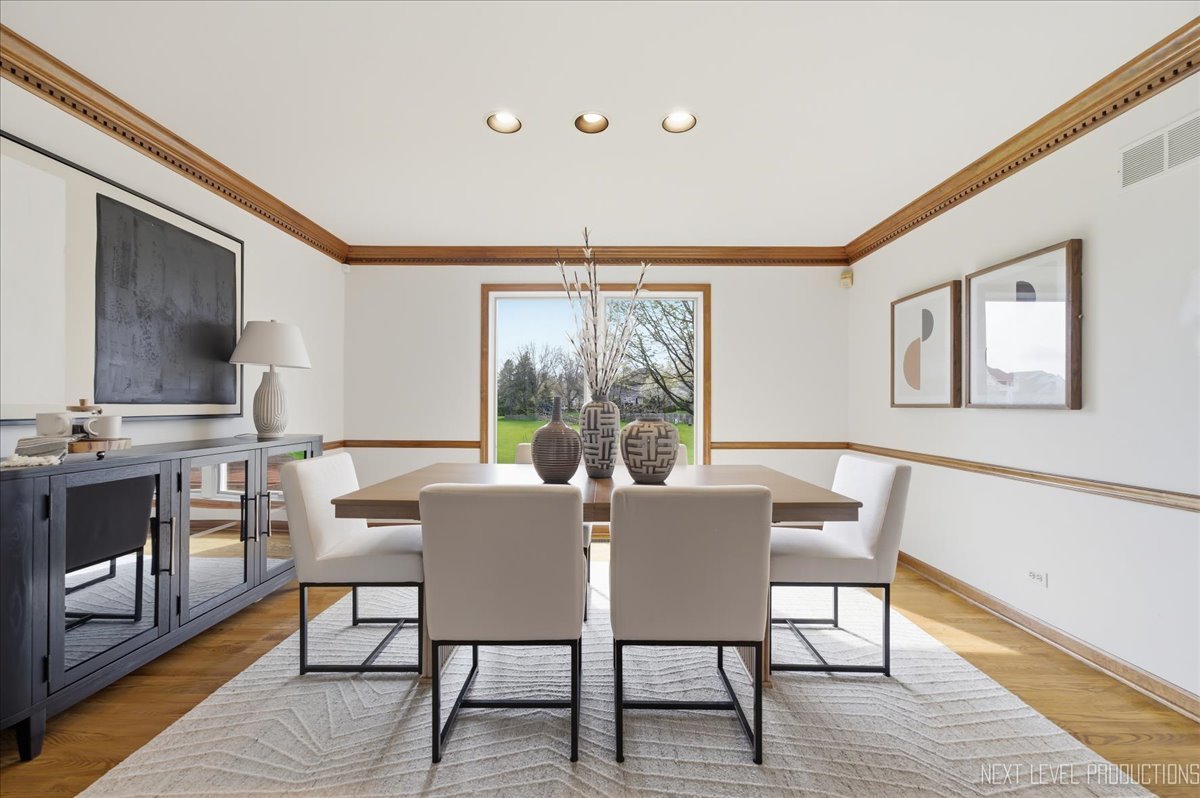 1872 Jahns Drive, Wheaton, IL 60189