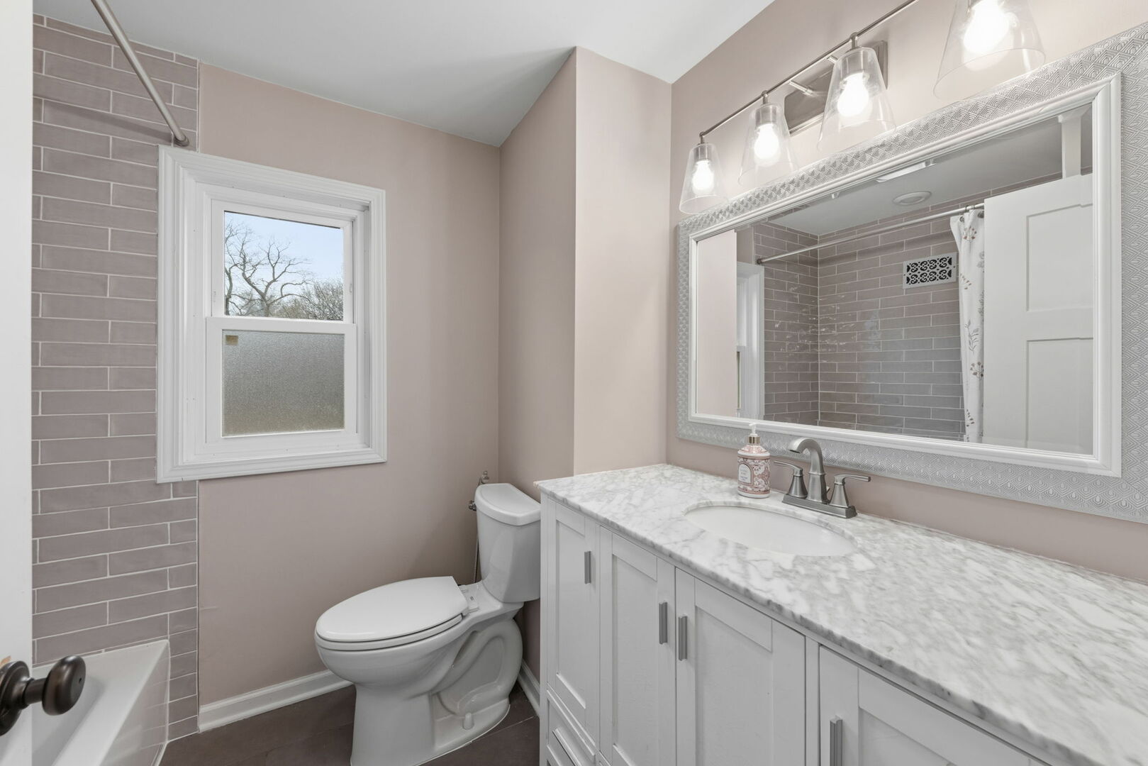 218 S Fairfield Avenue, Lombard, IL 60148