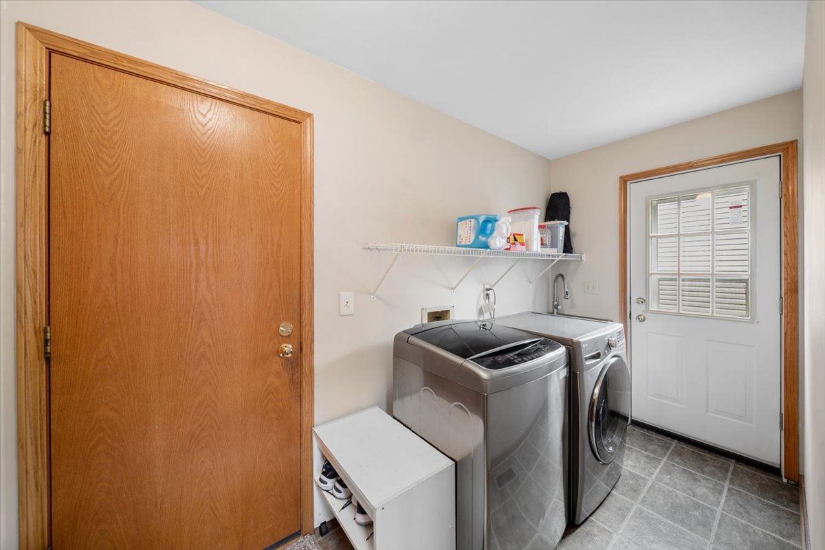 3195 Village Green Drive, Aurora, IL 60504