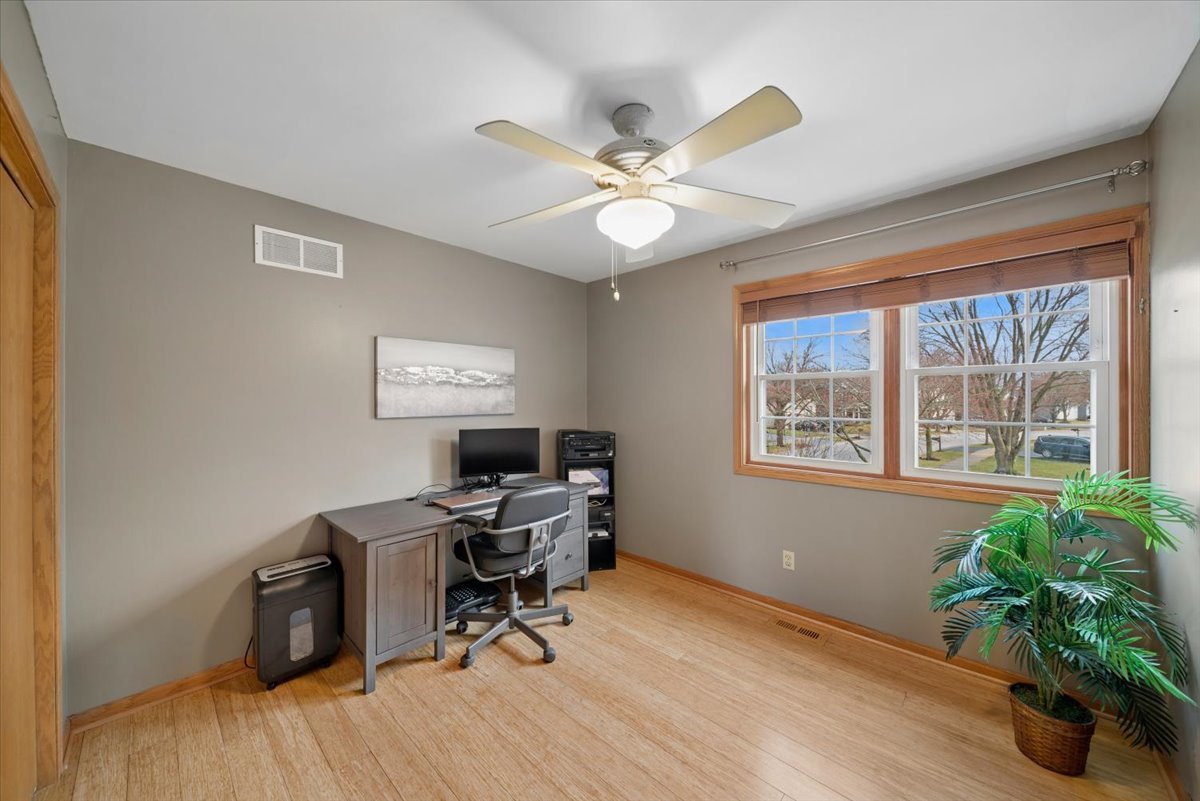 3195 Village Green Drive, Aurora, IL 60504