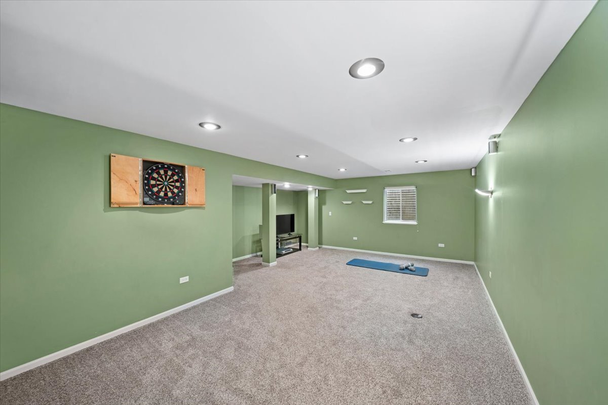 3195 Village Green Drive, Aurora, IL 60504