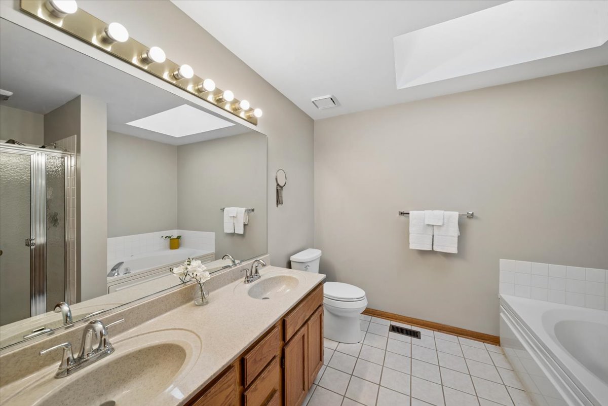 3195 Village Green Drive, Aurora, IL 60504