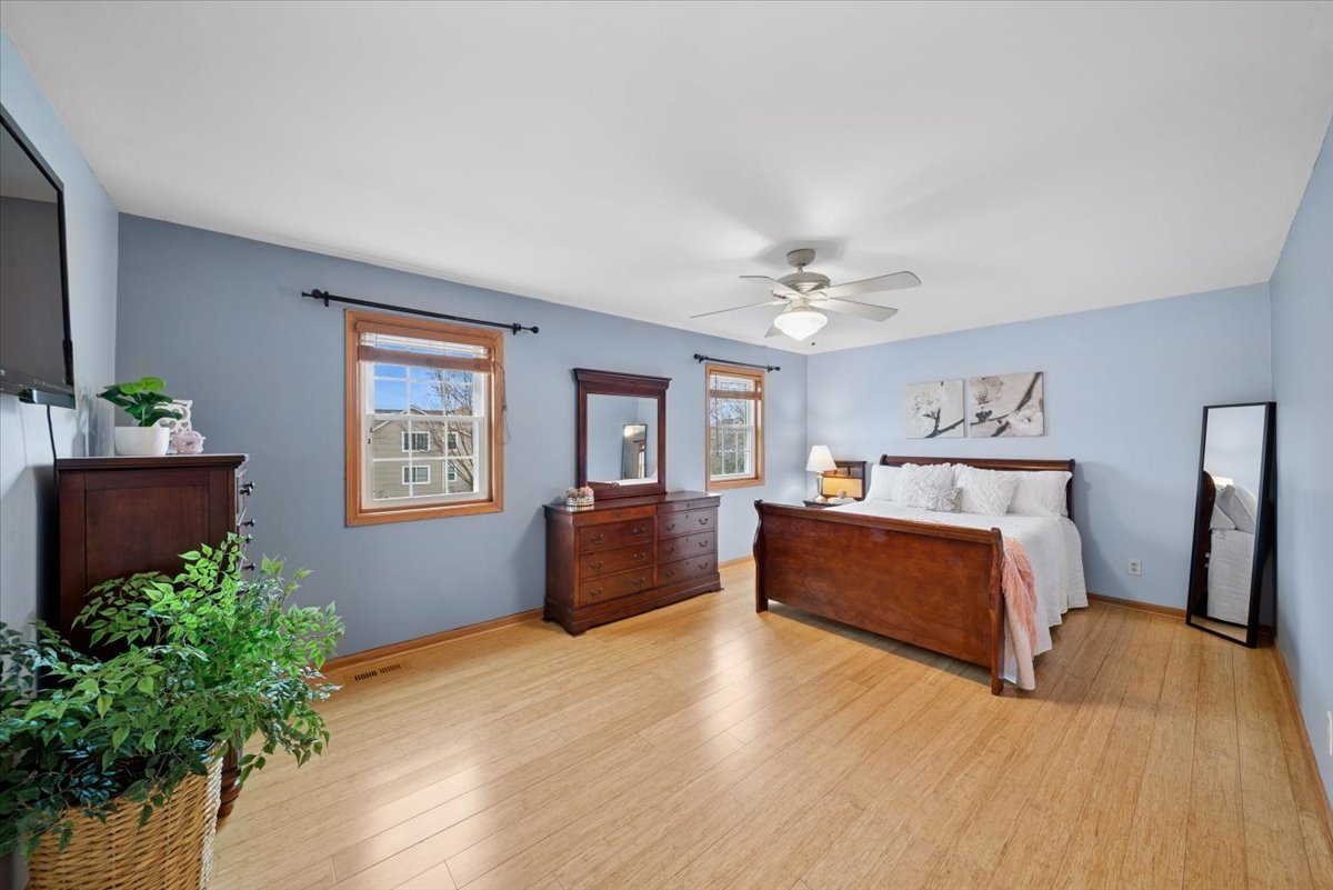 3195 Village Green Drive, Aurora, IL 60504