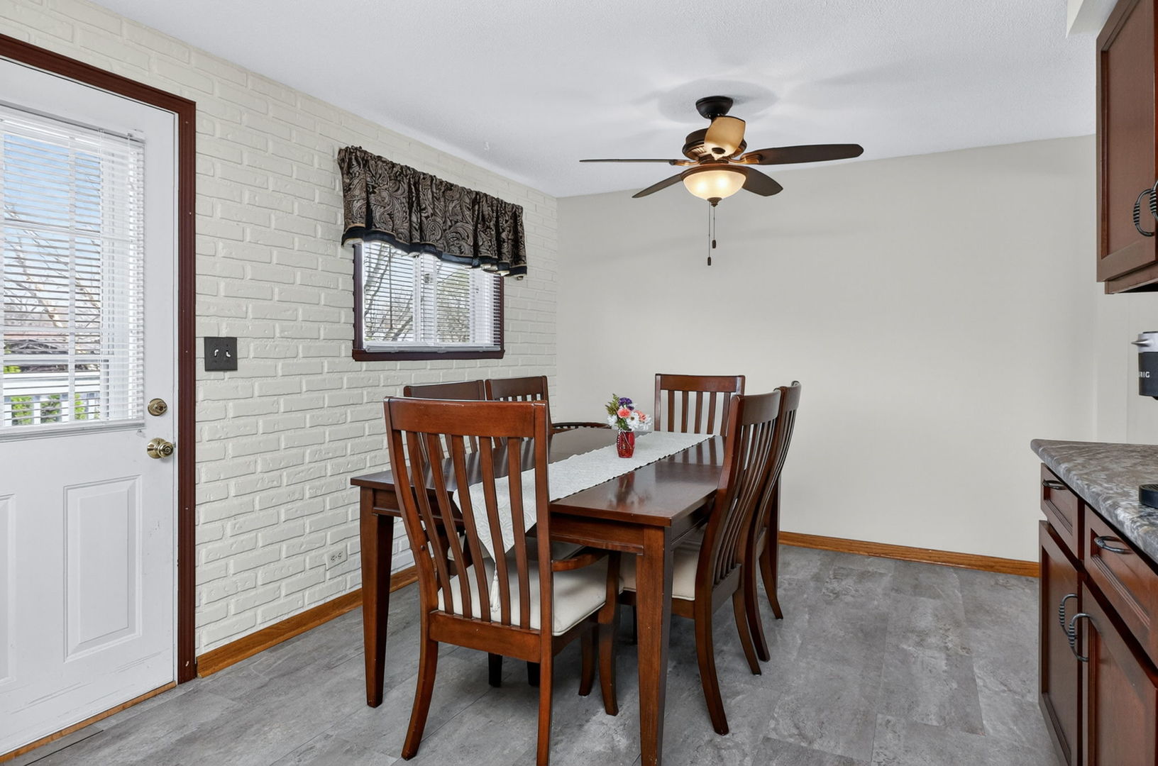 906 Jeffery Court, Schaumburg, IL 60193