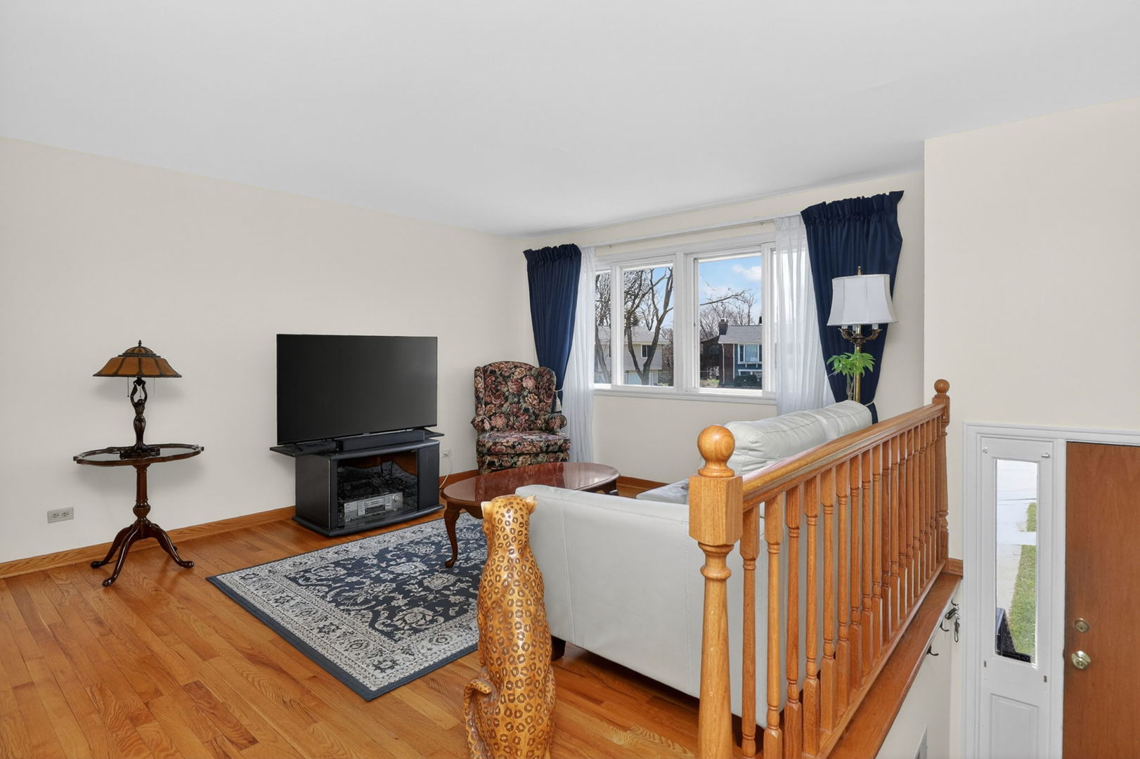 906 Jeffery Court, Schaumburg, IL 60193