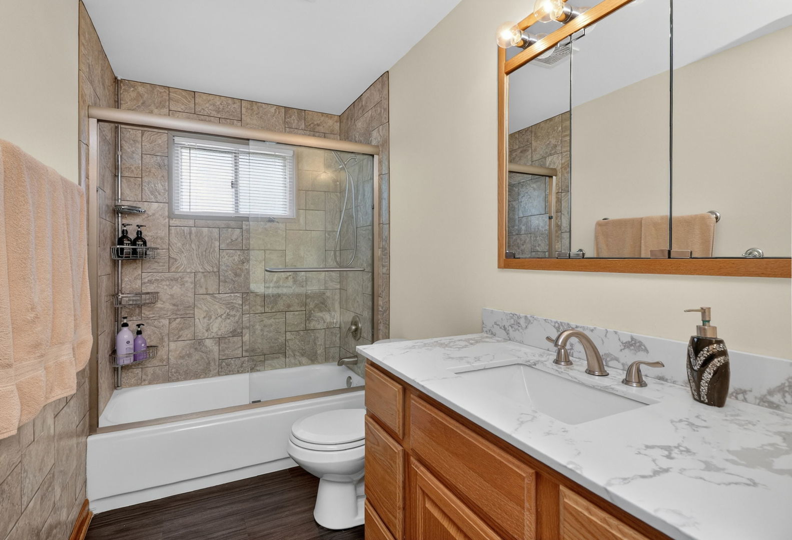 906 Jeffery Court, Schaumburg, IL 60193