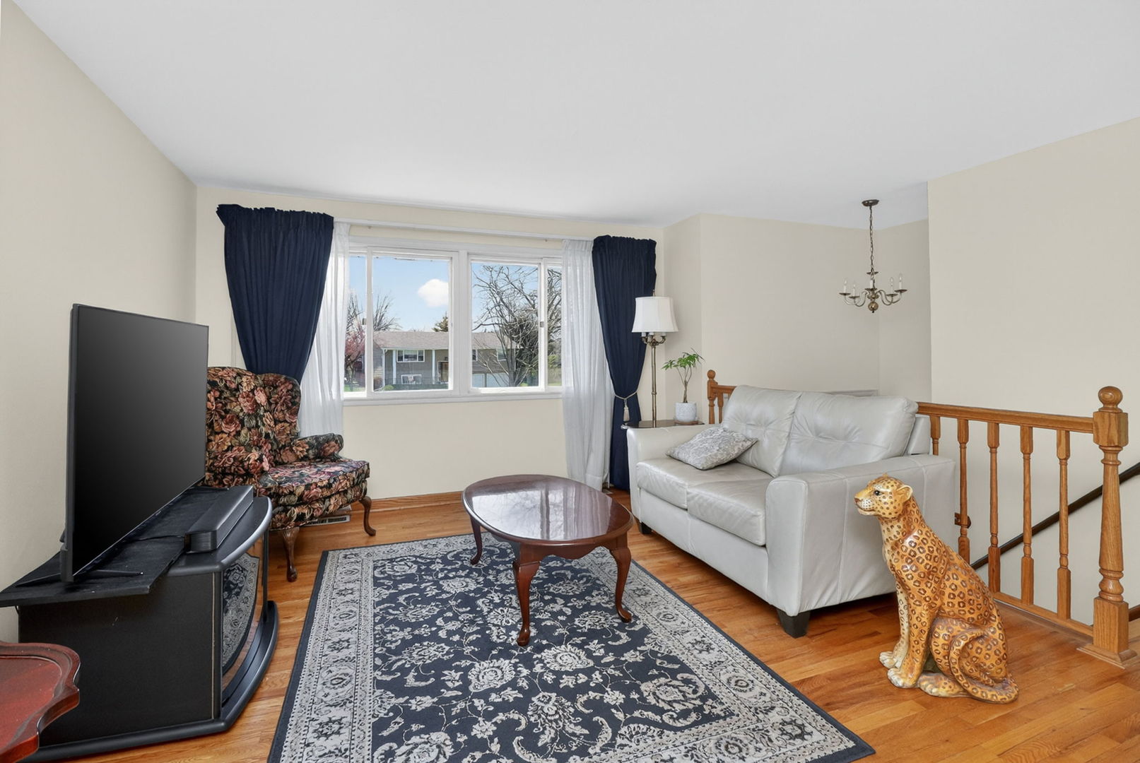 906 Jeffery Court, Schaumburg, IL 60193