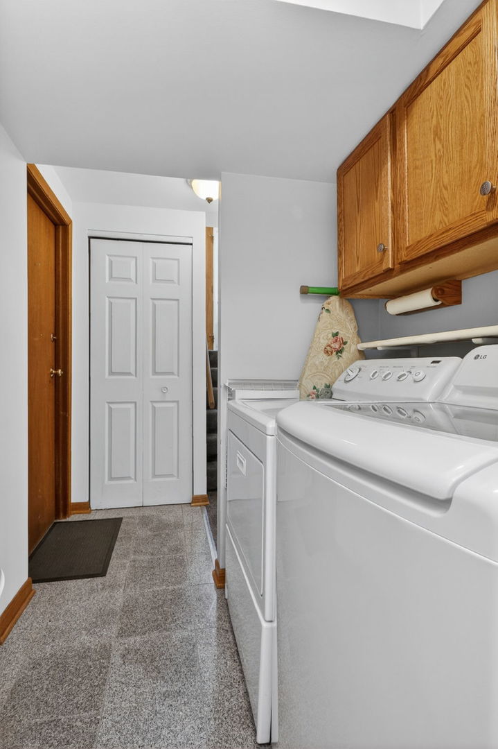 906 Jeffery Court, Schaumburg, IL 60193