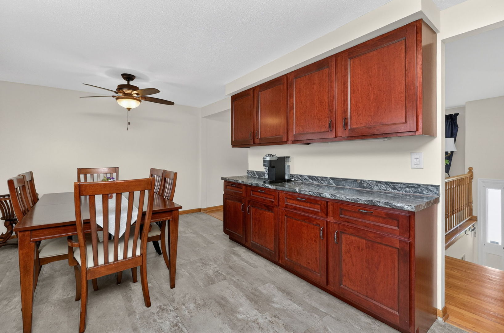 906 Jeffery Court, Schaumburg, IL 60193