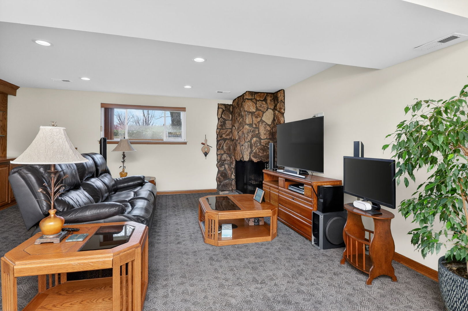 906 Jeffery Court, Schaumburg, IL 60193