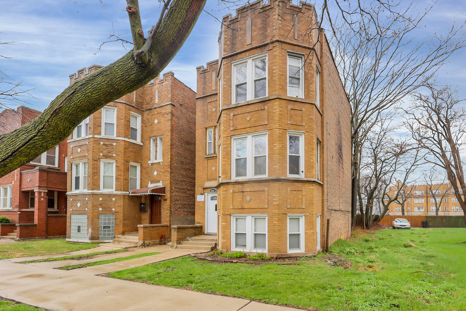 8039 S Marquette Avenue, Chicago, IL 60617