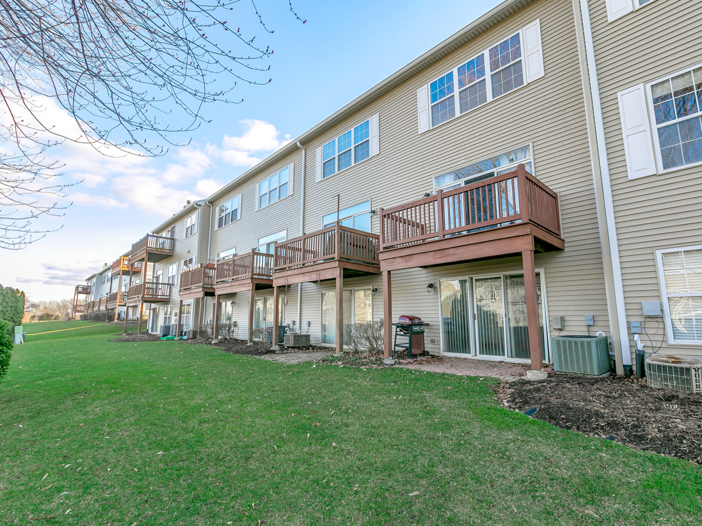 2331 Overlook Court, Naperville, IL 60563