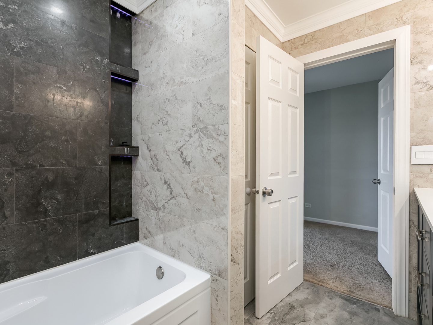 2331 Overlook Court, Naperville, IL 60563