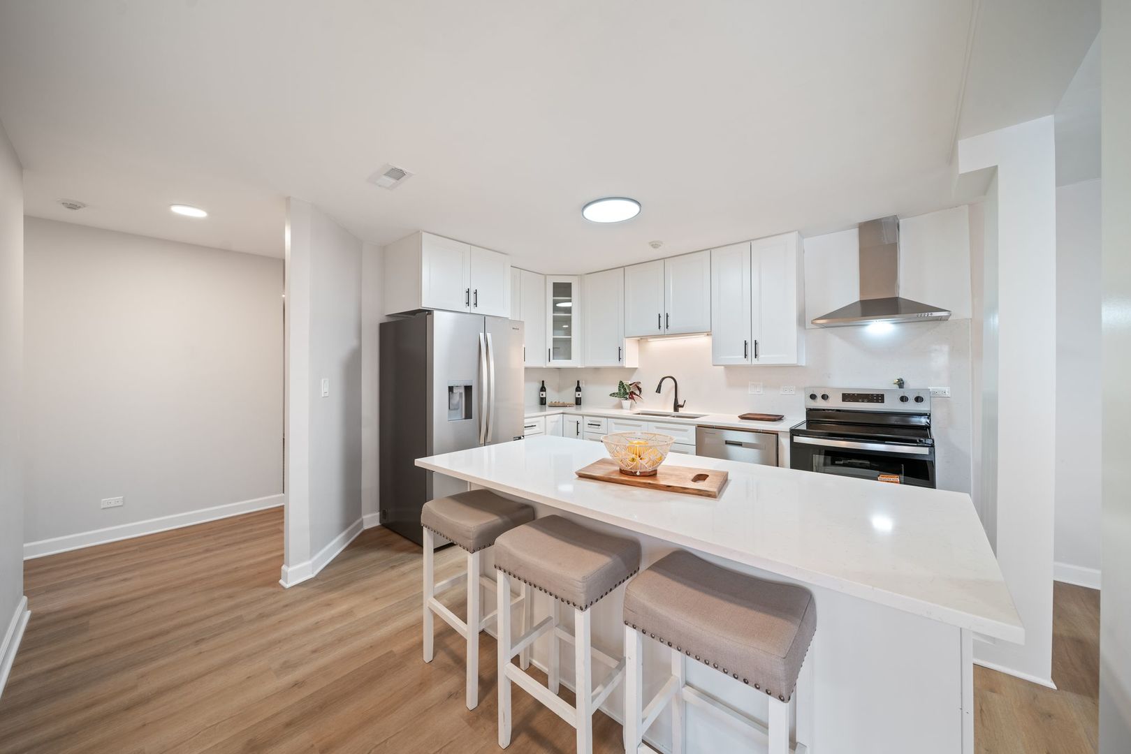 10 Trafalgar Square #403, Lincolnshire, IL 60069