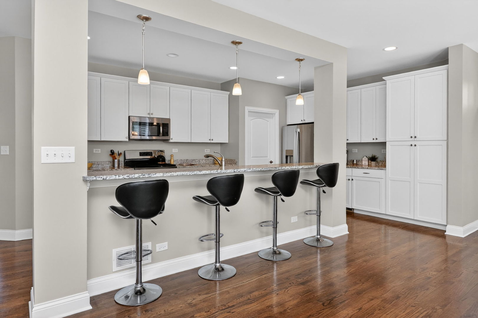 1039 Carol Street, Downers Grove, IL 60516