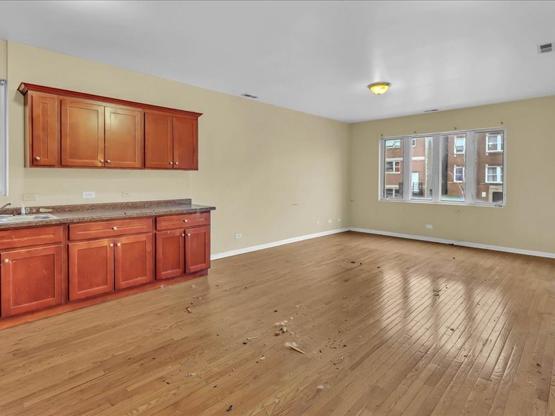 3518 W Lexington Street, Chicago, IL 60624