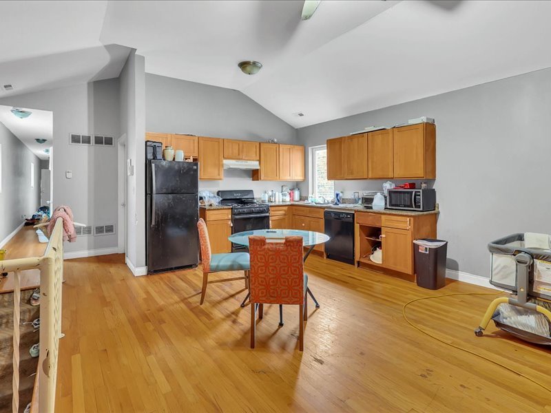 3518 W Lexington Street, Chicago, IL 60624