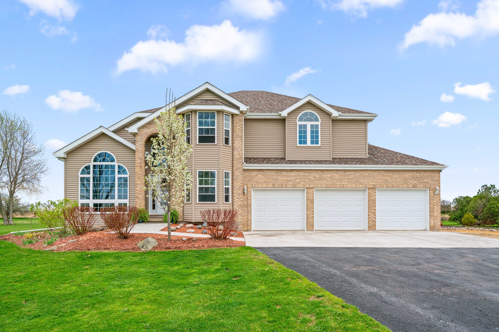 1758 N 44th Road, Leland, IL 60531