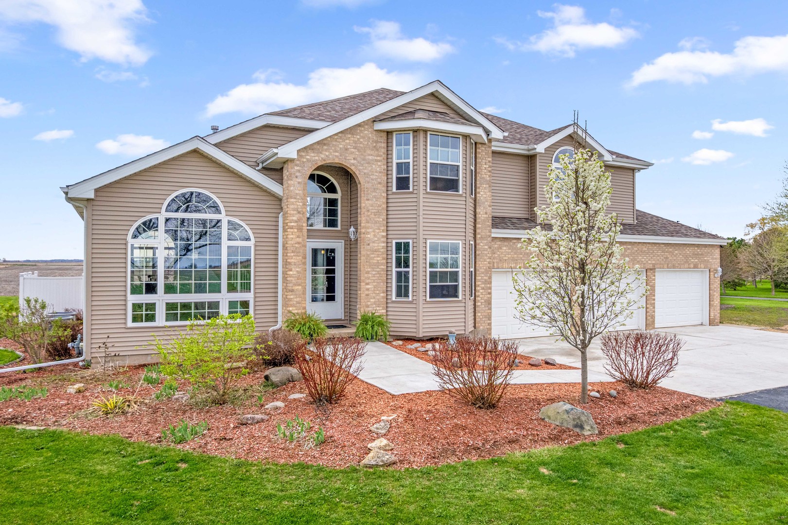 1758 N 44th Road, Leland, IL 60531