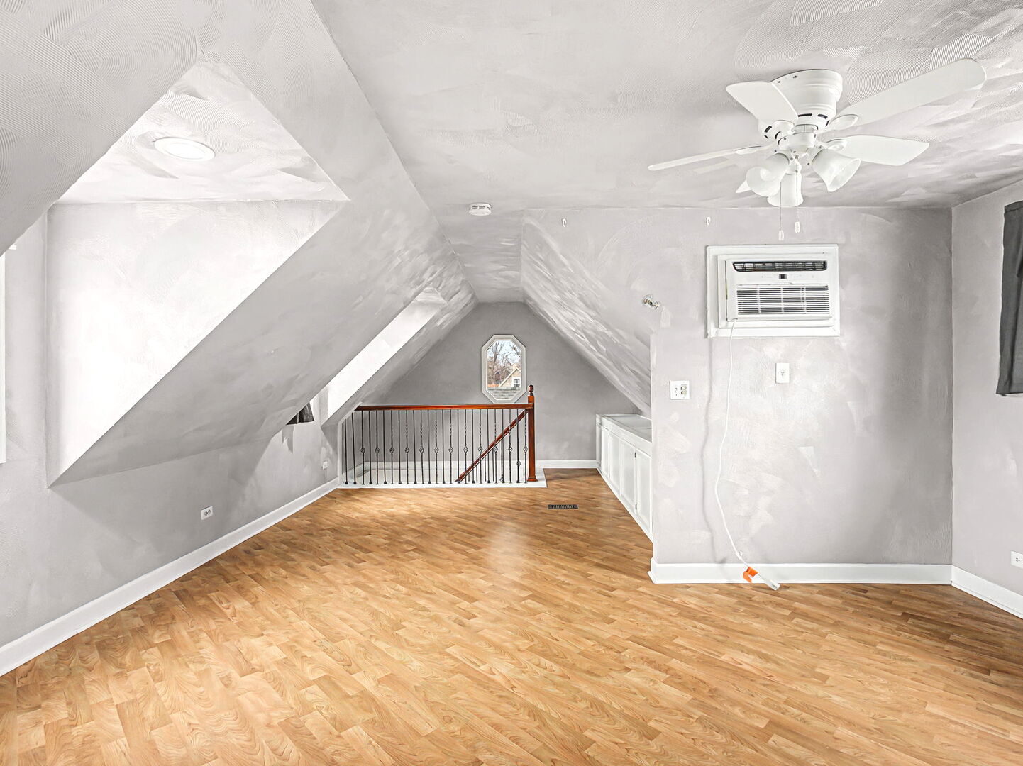 8621 Natchez Avenue, Burbank, IL 60459