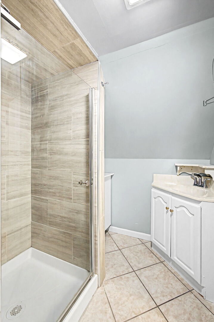 8621 Natchez Avenue, Burbank, IL 60459