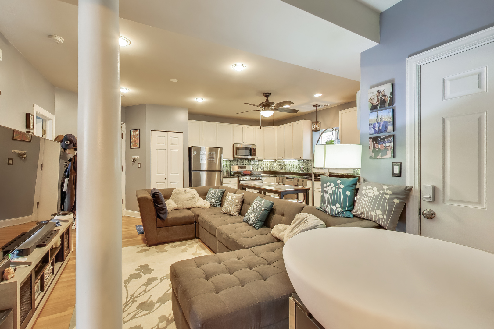 6813 N Lakewood Avenue #3W, Chicago, IL 60626