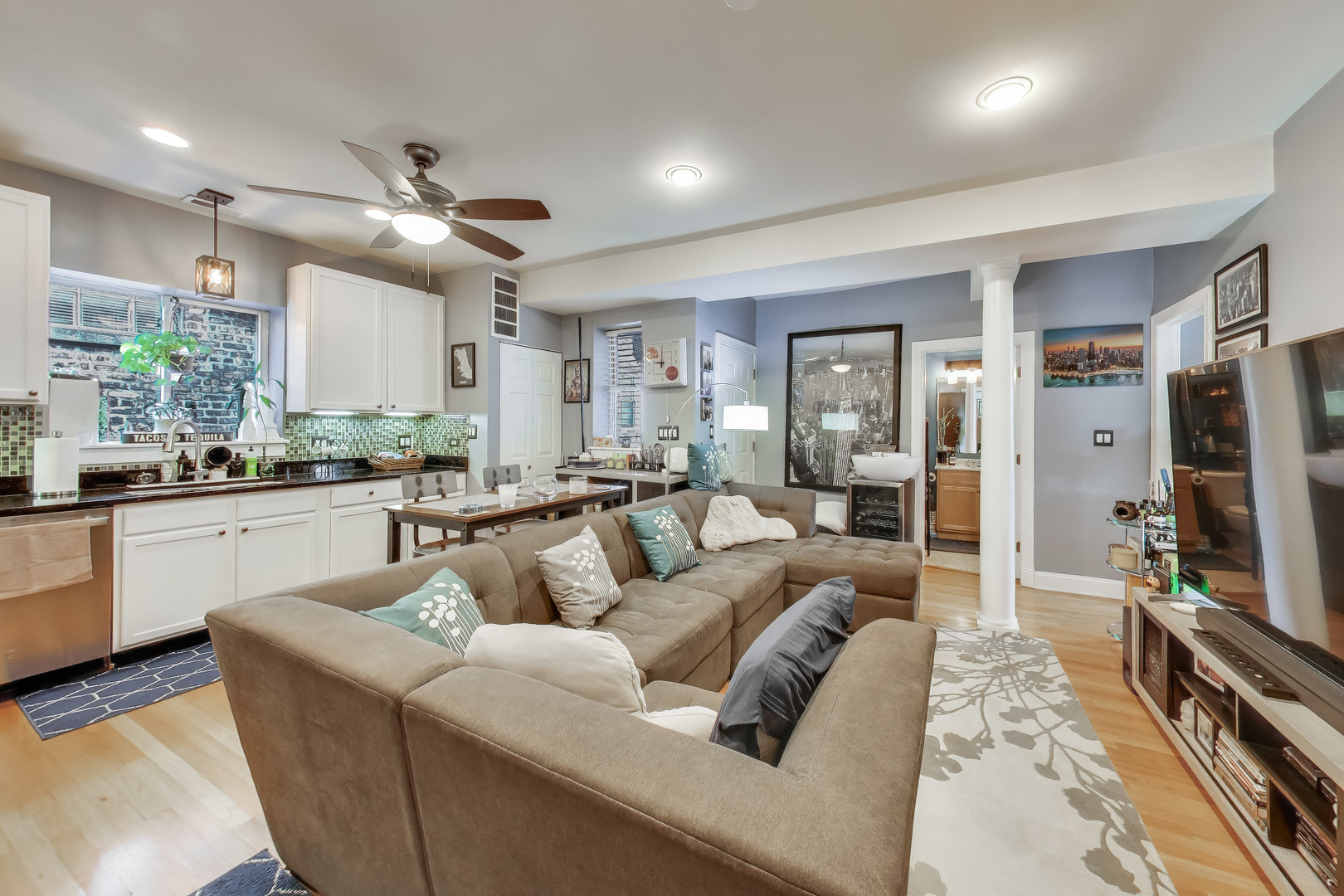 6813 N Lakewood Avenue #3W, Chicago, IL 60626